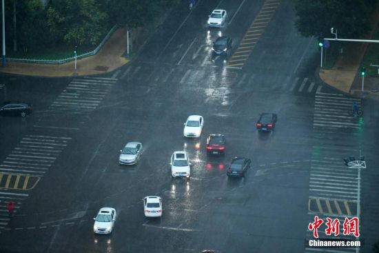 石家庄遭遇强降雨实时动态